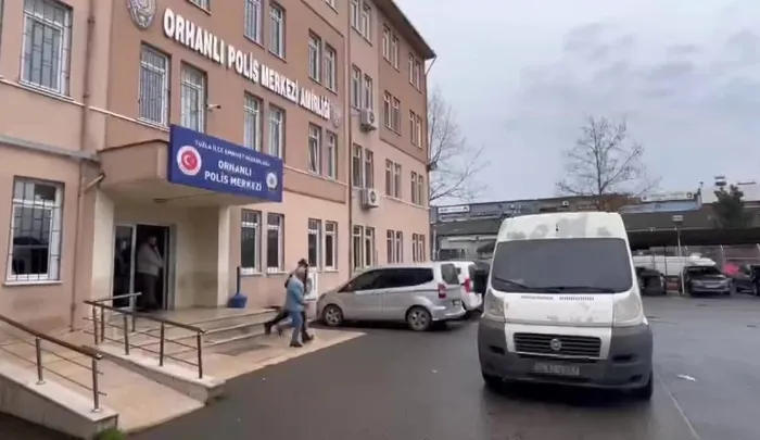 Tuzla’da husumetlisinin aracına kurşun yağdırdı! O anlar kamerada - 1