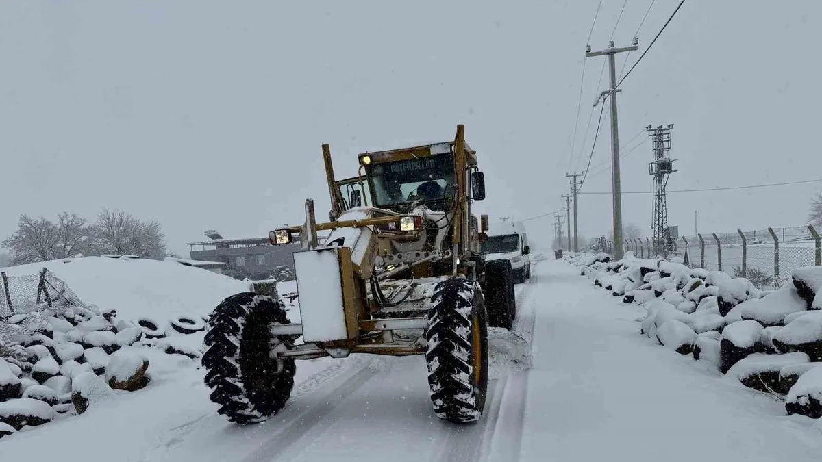 Kırsal mahallelerde 572 kilometre yol ulaşıma açıldı