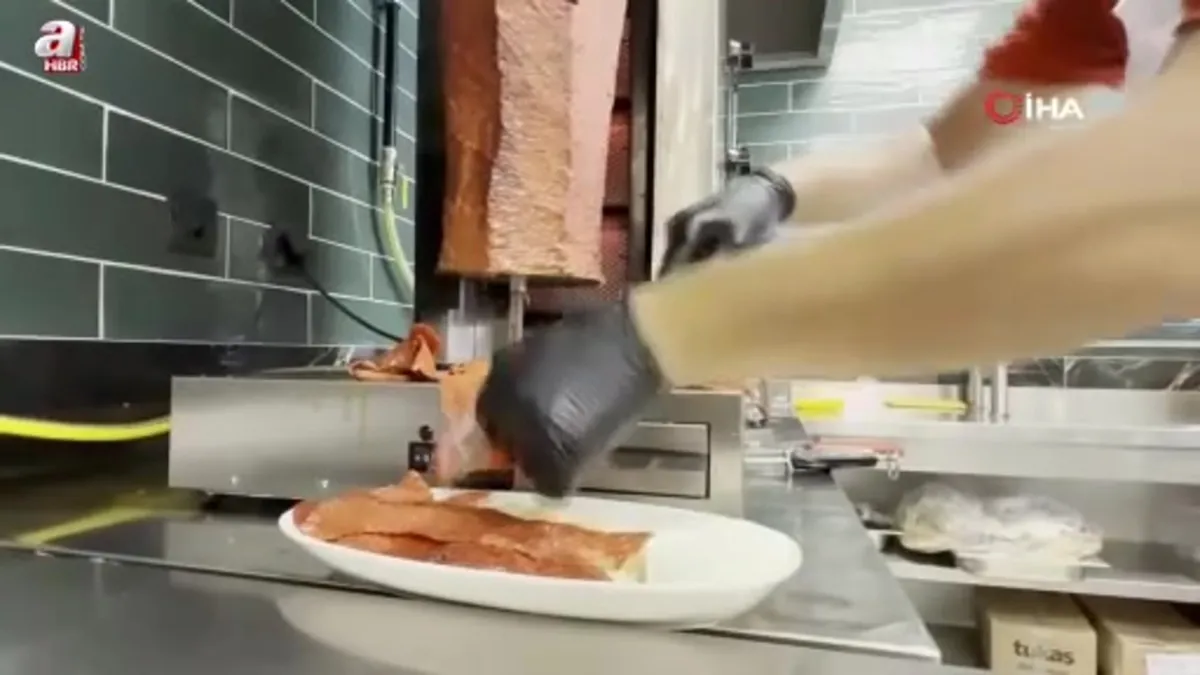 Afyonkarahisar'da tatilcilerin yeni gözdesi sucuk döner