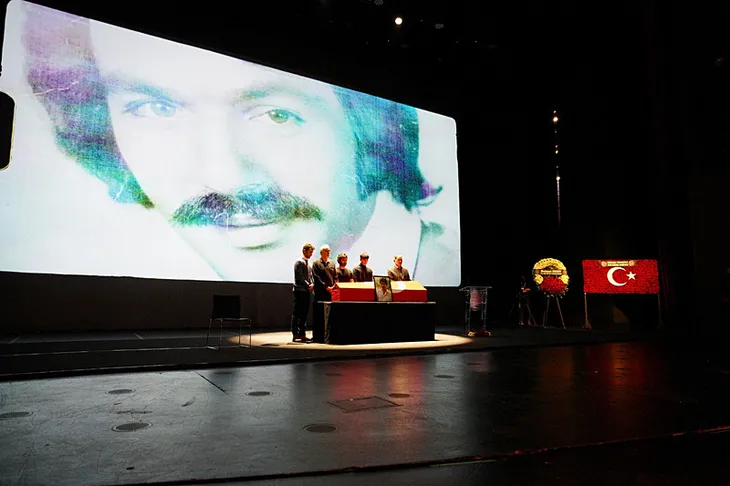 Ferdi Tayfur’a veda! Hayranları akın etti! Usta sanatçı son yolculuğuna uğurlandı