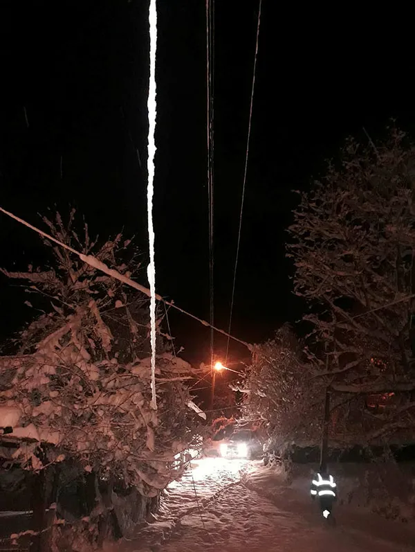 turkiye-kar-altinda-yollar-kapandi-ulasim-aksadi-ekipler-alarma-gecti-1643034421264.jpg Türkiye kar altında! Yollar kapandı ulaşım aksadı! Ekipler alarmda A Haber sahada... - 9