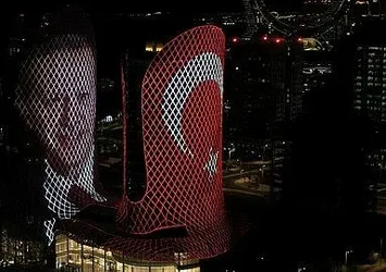 Katar'da Başkan Erdoğan sevinci! Al Jaber Kuleleri'nde Başkan Erdoğan fotoğrafı ve Türk bayrağı