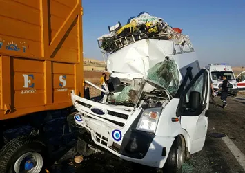 Siirt'te korkunç trafik kazası: 14 yaralı