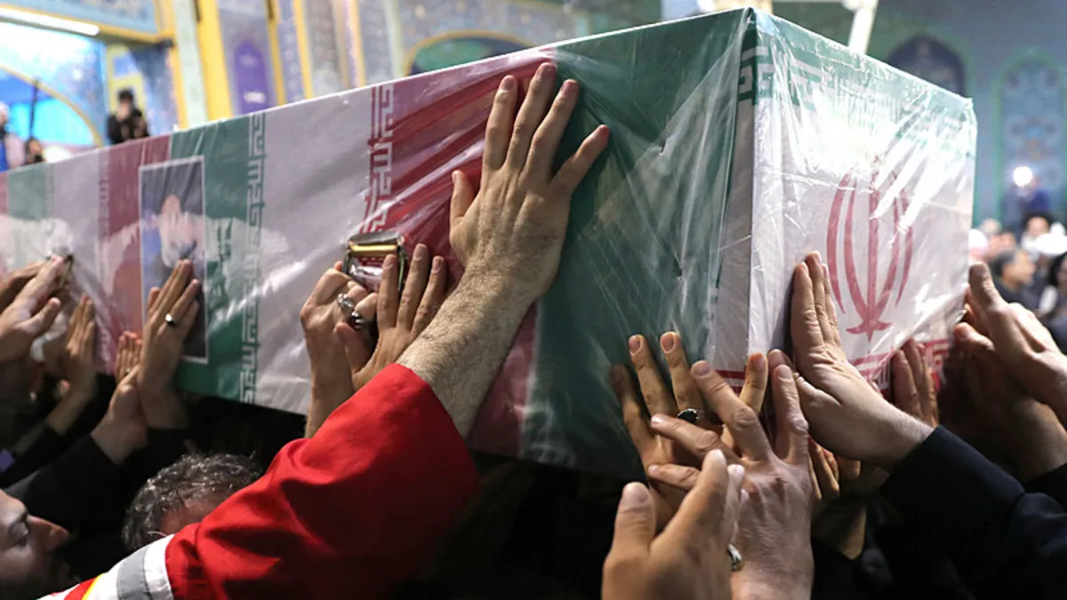 Son dakika: İran Cumhurbaşkanı İbrahim Reisi'ye son veda! Meşhed'de toprağa verildi