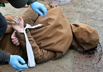 Ukrayna sokaklarında onlarca ceset! Elleri bağlı infaz edilen siviller var! Rusya yalanlıyor Ukrayna suçluyor