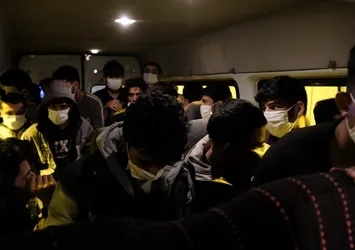 24 kaçak göçmen 2 organizatör yakalandı