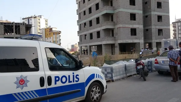 mersinde-kahreden-olum-insaatin-11inci-kattan-dusen-isci-yasamini-yitirdi-1654192371473.jpg Mersin’de kahreden ölüm! İnşaatın 11'inci kattan düşen işçi yaşamını yitirdi - 5