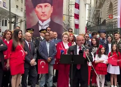 ABD’de Türk bayrağı göndere çekildi