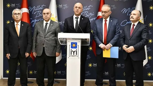 Meral Akşener CHP'nin kırmızı çizgisini çiğnemekte kararlı! Hedefinde İzmir var - 2