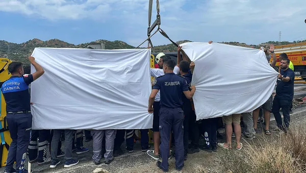 1661461746488.jpg İbrahim Tatlıses tekerlekli sandalye ile konser verdi! Muğla'da yaşadığı kazayı anlattı: Arabanın içindeyken yangın çıktı ve oğlum İdo... - 2