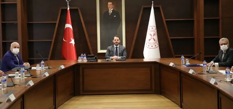 Hazine ve Maliye Bakanı Berat Albayrak bazı bankaların genel müdürleriyle toplantı yaptı
