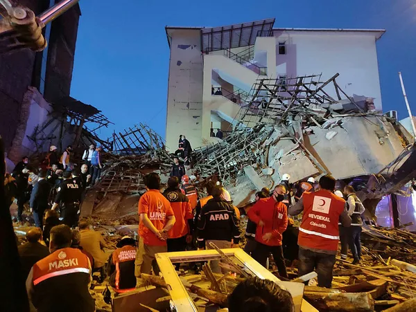 1636478227132.jpg Malatya'da çöken binadan kendi imkanlarıyla çıktı! Tavukçu ile geçen diyaloğunu anlattı! Şemsettin Bozdemir o anları A Haber'e anlattı - 3