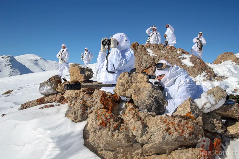 Karla kaplı dağlarda PKK'ya dondurucu darbe 12