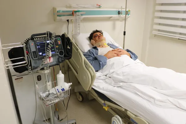 İzmir’de doktora pusu kurarak darbeden zanlılar tutuklandı