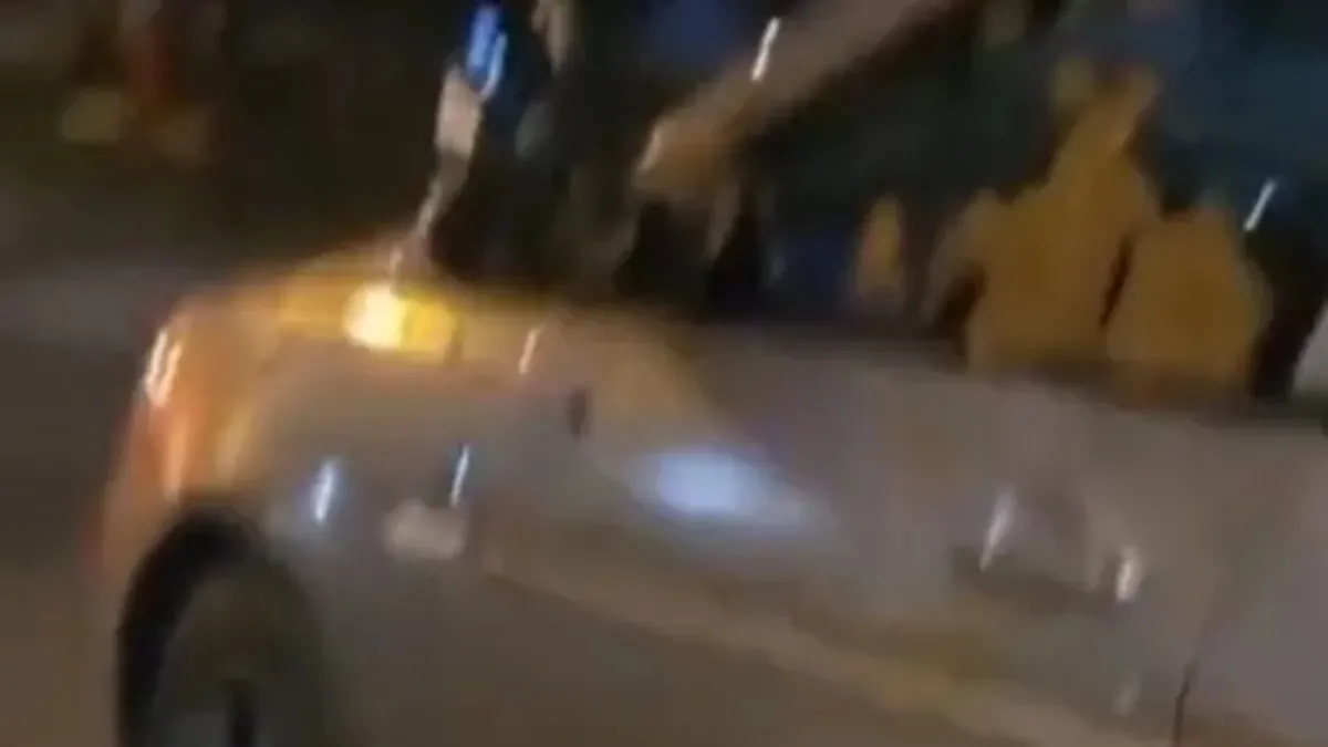 CHP'li belediyenin hizmet skandalı! Dışkılar araçların üzerine sıçradı | Vatandaştan isyan