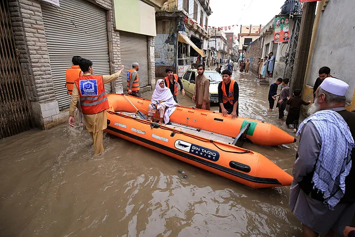 pakistandaki-sel-ve-yildirimlarda-can-kaybi-71e-yukseldi-1713366382398.jpeg
