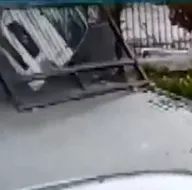 Virajı alamayan kamyonlar evlerin içine dalıyor