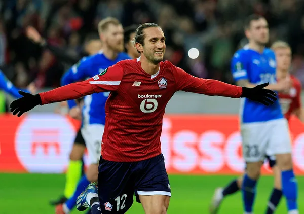 Milli futbolcu Yusuf Yazıcı’ya büyük şok! Maça çıktığı sırada...