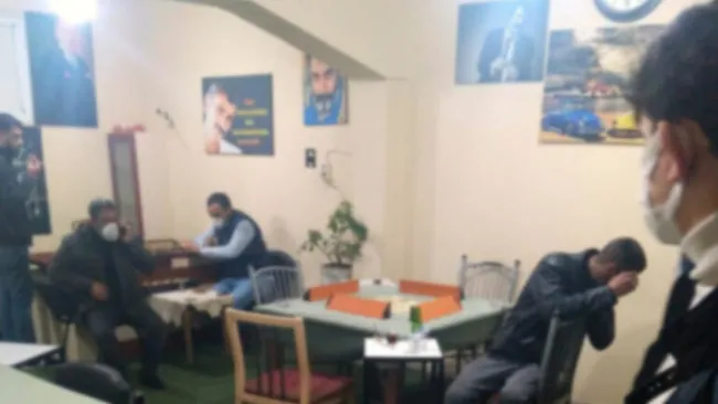 Adana'da mühürlenen kahvehanede kumar oynamak için duvarda delik açmışlar - 5