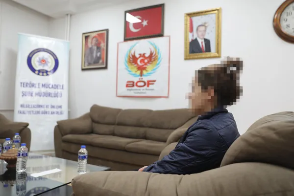 İkna çalışmaları sonucu teslim olan kadın terörist ailesiyle buluştu! Terör örgütü PKK'da yaşanan paniği böyle anlattı - 2