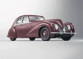 Bentley Corniche küllerinden doğdu!