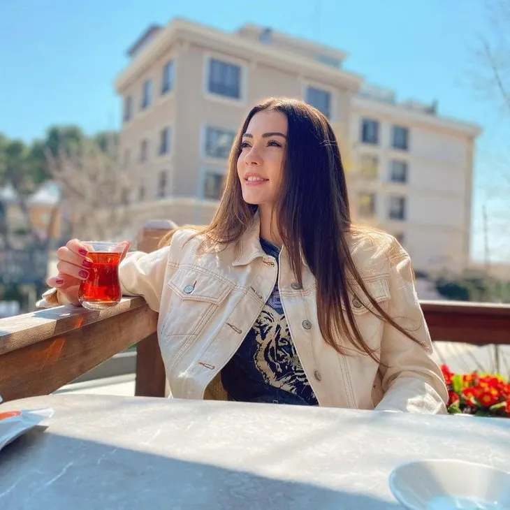 Burcu Özberk ince formunun sırrını açıkladı! Tığ gibi bedenini o diyete borçlu! Bir tek onu yemiyor!