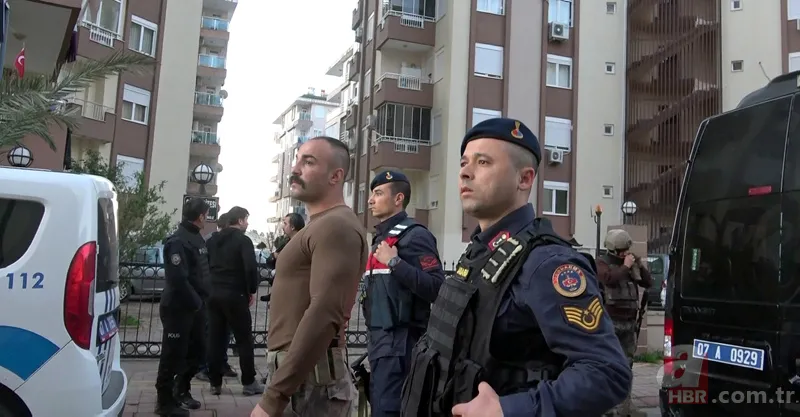 Antalya'da emekli astsubay dehşet saçtı! Birlikte yaşadığı kadını rehin aldı, 'Koronavirüslüyüm' diyerek polise tükürdü 4