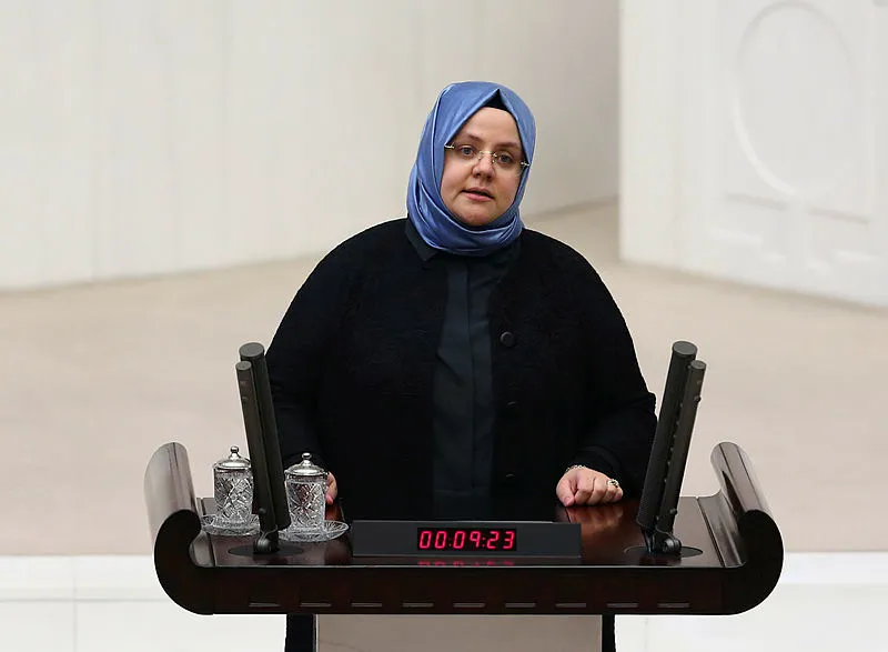 Yeni bakanlar Meclis'te yemin etti
