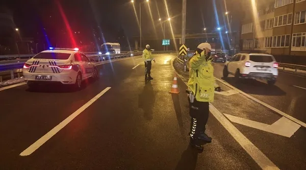 yola-cikacaklar-dikkat-izmit-ile-sapanca-kavsagi-arasi-trafik-durdurulacak-1672411860244.jpg Yola çıkacaklar dikkat: İzmit ile Sapanca Kavşağı arası trafik durdurulacak - 1