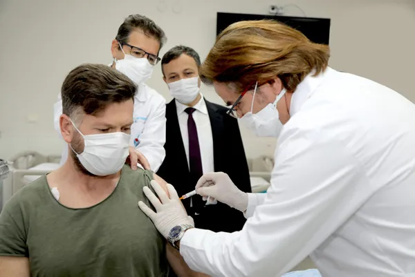 son-dakika-koronavirus-asisi-ilk-hangi-mesleklere-yapilacak-1607055569120.jpg Son dakika: Koronavirüs aşısı ilk kimlere yapılacak? Meslek grupları belirlendi - 5