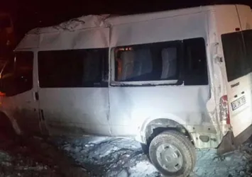 Askeri araçların geçişi sırasında trafik kazası