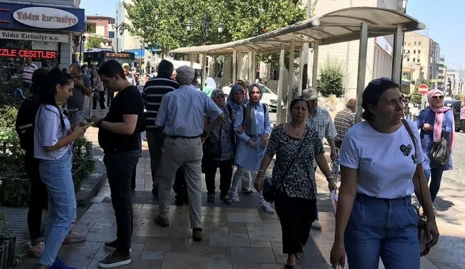Son dakika: Denizli'de 6 büyüklüğünde deprem! Birçok ilde de hissedildi - 4