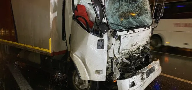 TEM Otoyolu’nda kaza! Kamyon önündeki otomobile çarptı: Yaralı var