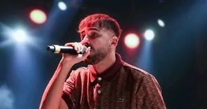 Konserde ortalık karıştı! Yumruklar havada uçuştu