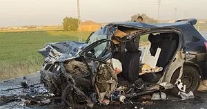 Karşı şeride geçen otomobil dehşet saçtı