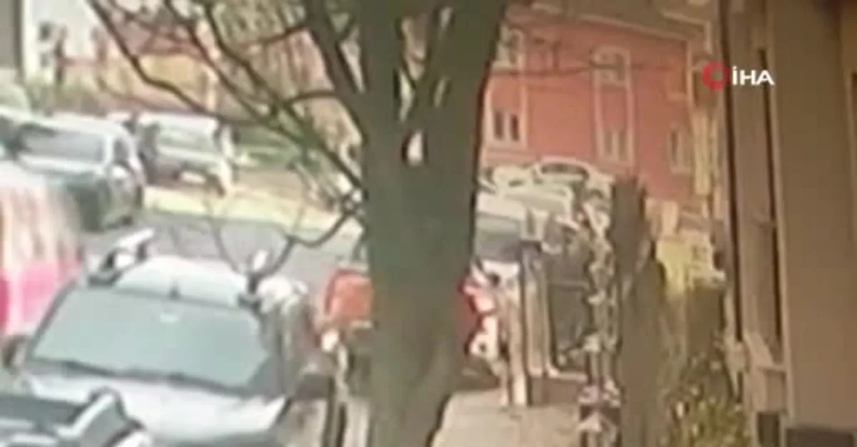 İstanbul Ümraniye'de istinat duvarının çökme anı kamerada