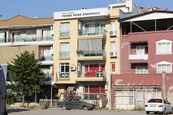 izmirde-dehsete-dusuren-olay-anaokulunda-kayip-skandali-3-cocuk-saatler-sonra-bulundu-1655881107349.jpg İzmir’de dehşete düşüren olay! Anaokulunda 'kayıp' skandalı; 3 çocuk saatler sonra bulundu - 4