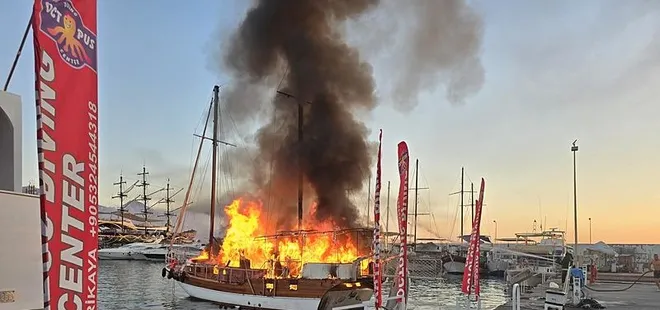 Antalya'da bir tekne alevlere teslim oldu