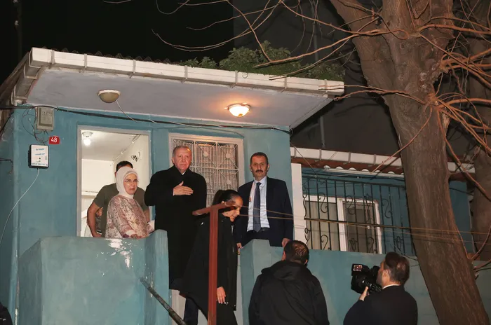 1771733450638.jpg Başkan Recep Tayyip Erdoğan ve eşi Emine Erdoğan Kayacık ailesine misafir oldu