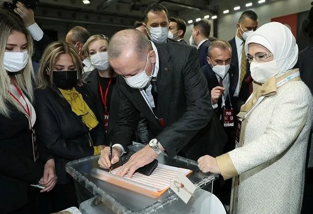 Son dakika: Başkan Erdoğan'dan teşekkür konuşması! AK Parti 7. Olağan Büyük Kongresi'nde yeniden genel başkan seçildi - 1