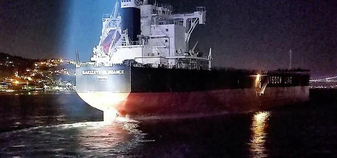 İstanbul Boğazı’nda arızalanan yük gemisi kurtarıldı