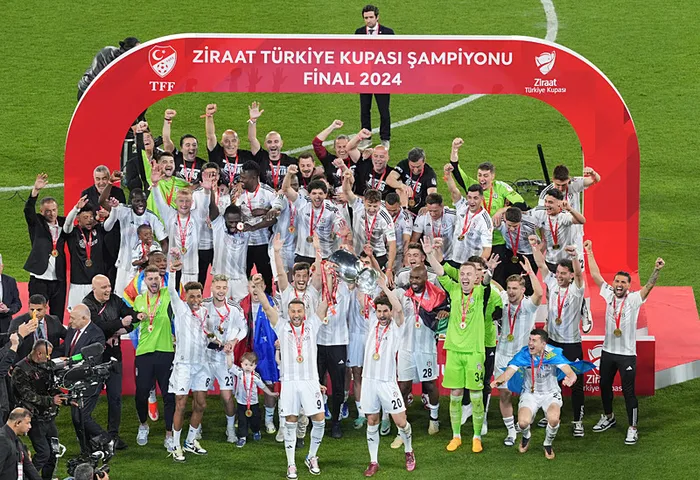 ziraat-turkiye-kupasi-finalinde-5-gollu-duello-zafer-besiktasin-iste-heyecan-dolu-macin-gol-anlari-baskan-erdo-1716498260771.jpg Ziraat Türkiye Kupası finalinde 5 gollü düello! Zafer Beşiktaş'ın | İşte heyecan dolu maçın gol anları... | Başkan Erdoğan'dan tebrik mesajı - 3