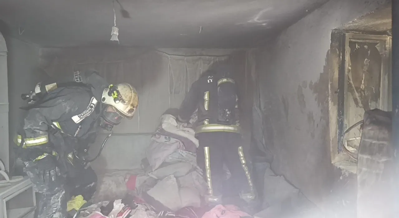 Antalya'da binanın bodrum katı çıkan yangında küle döndü