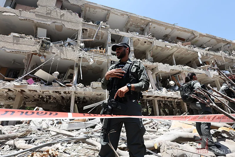 İngiliz basını 12 günlük savaşın perdesini araladı! İran İsrail'i vurdu mu? 11