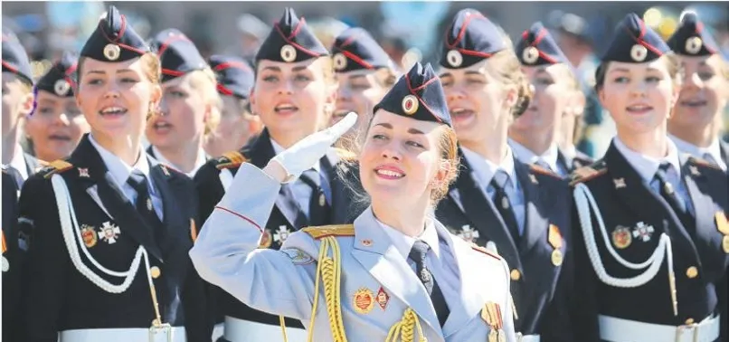 1 milyon Rus polis geliyor...
