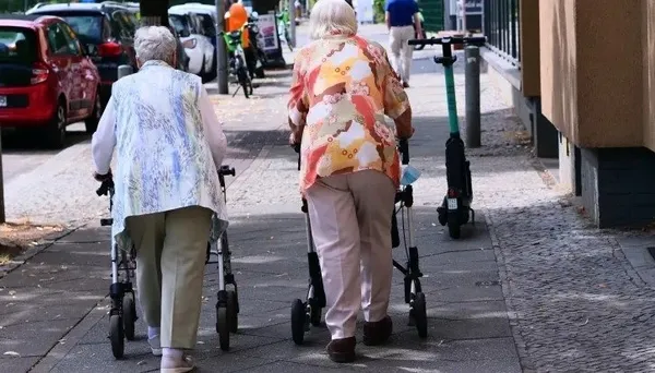 Almanya Maliye Bakanı ne yapacağını şaşırdı! Öğrencilerin tepkisi şoke etti