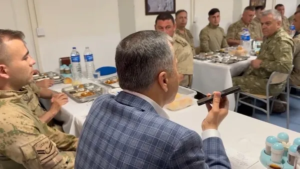 Başkan Erdoğan Cudi Dağı Üs Bölgesi’ndeki askerlerle görüştü: Terörle mücadelemizde duruşunuz bu milletin huzuru olacak