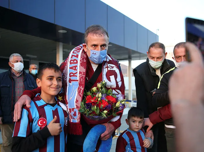 abdullah-avcidan-sampiyonluk-aciklamasi-1645382617427.jpg Abdullah Avcı'dan "şampiyonluk" açıklaması - 4
