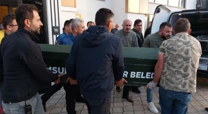 samsunda-kan-donduran-cinayet-2-cocuk-annesi-kadin-bogazi-kesilerek-olduruldu-1716577552105.jpg Samsun'da kan donduran cinayet! 2 çocuk annesi kadın boğazı kesilerek öldürüldü - 1
