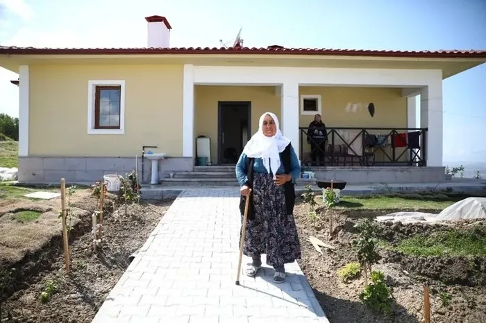 Devlet milletini böyle ayağa kaldırdı! 80 yaşındaki Naime Yiğit'ten Başkan Erdoğan'a teşekkür: Beni saraya yerleştirdi - 1